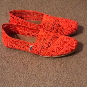 coral lace toms